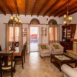 Adele Villa Arnados