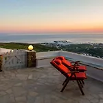 Adele Villa Arnados