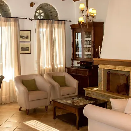 Adele Villa Arnados