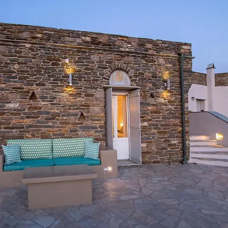 Adele Villa Arnados